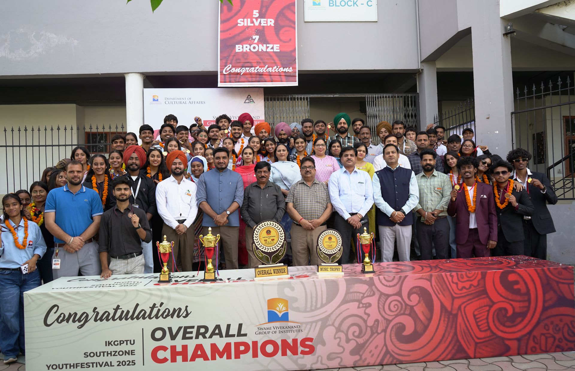 College Banner 32